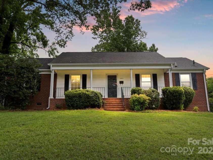 1512 Anthony Drive, Gastonia, NC 28052.  MLS# CAR4268994, YatesRealty ID 26100. 