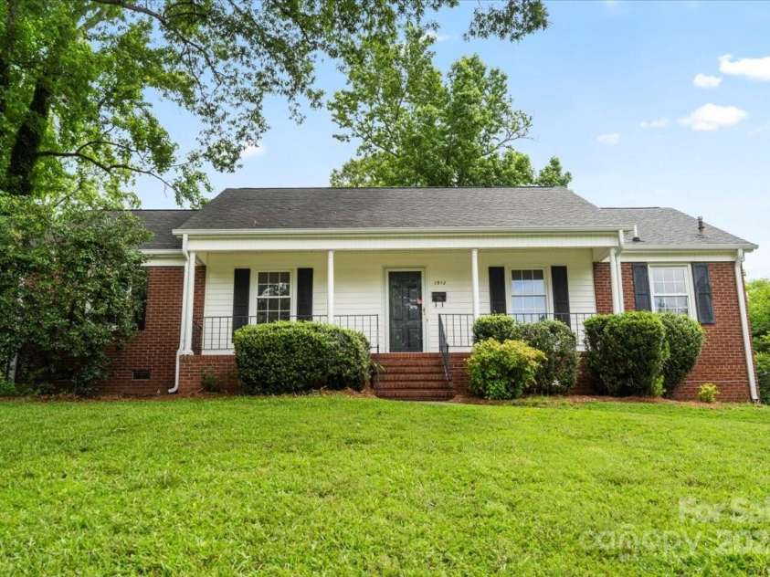 1512 Anthony Drive, Gastonia, NC 28052.  MLS# CAR4268994, YatesRealty ID 26100. 
