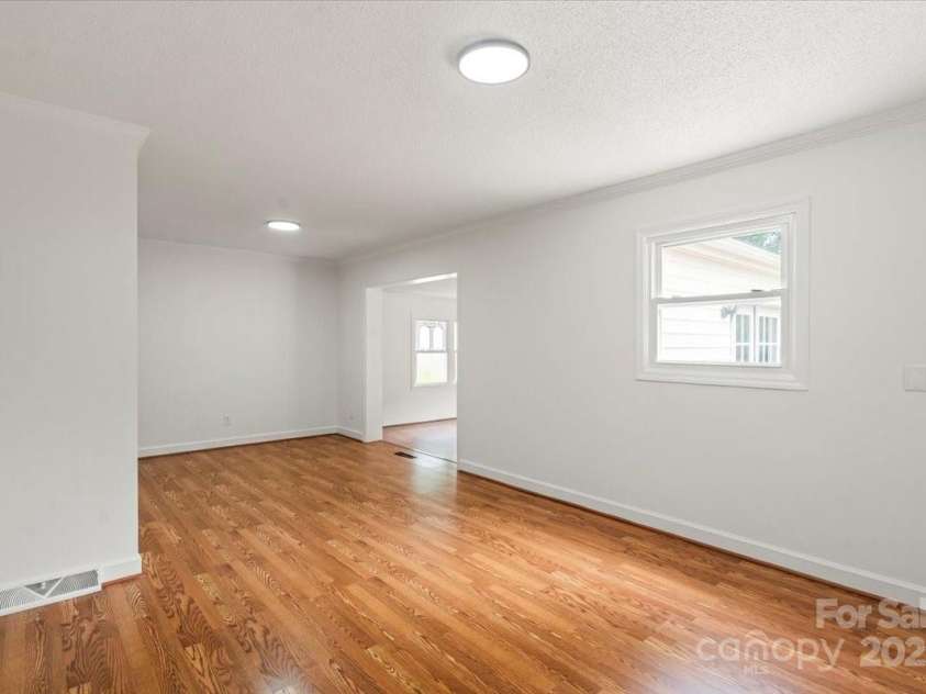 1512 Anthony Drive, Gastonia, NC 28052.  MLS# CAR4268994, YatesRealty ID 26100. 