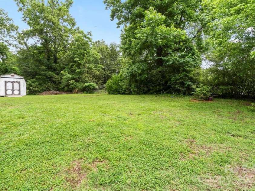 1512 Anthony Drive, Gastonia, NC 28052.  MLS# CAR4268994, YatesRealty ID 26100. 