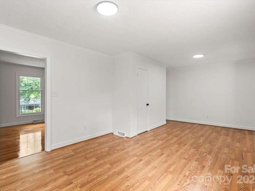 1512 Anthony Drive, Gastonia, NC 28052.  MLS# CAR4268994, YatesRealty ID 26100. 