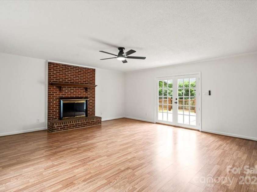 1512 Anthony Drive, Gastonia, NC 28052.  MLS# CAR4268994, YatesRealty ID 26100. 