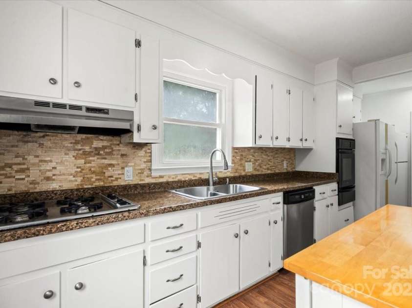 1512 Anthony Drive, Gastonia, NC 28052.  MLS# CAR4268994, YatesRealty ID 26100. 