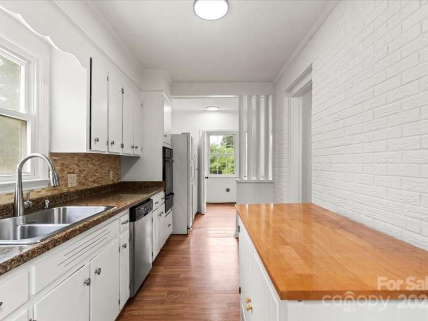 1512 Anthony Drive, Gastonia, NC 28052.  MLS# CAR4268994, YatesRealty ID 26100. 