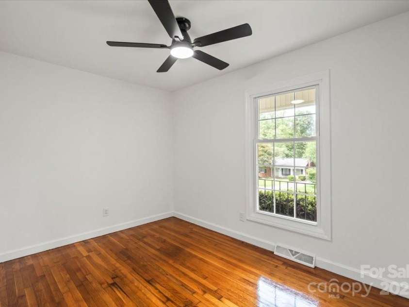 1512 Anthony Drive, Gastonia, NC 28052.  MLS# CAR4268994, YatesRealty ID 26100. 