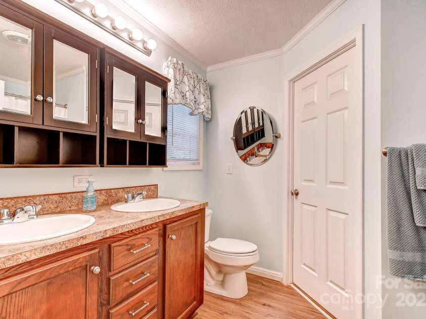 20 Jessica Lane, Barnardsville, NC 28709.  MLS# CAR4274665, YatesRealty ID 26101. 