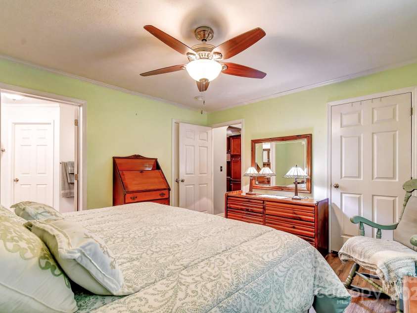 20 Jessica Lane, Barnardsville, NC 28709.  MLS# CAR4274665, YatesRealty ID 26101. 