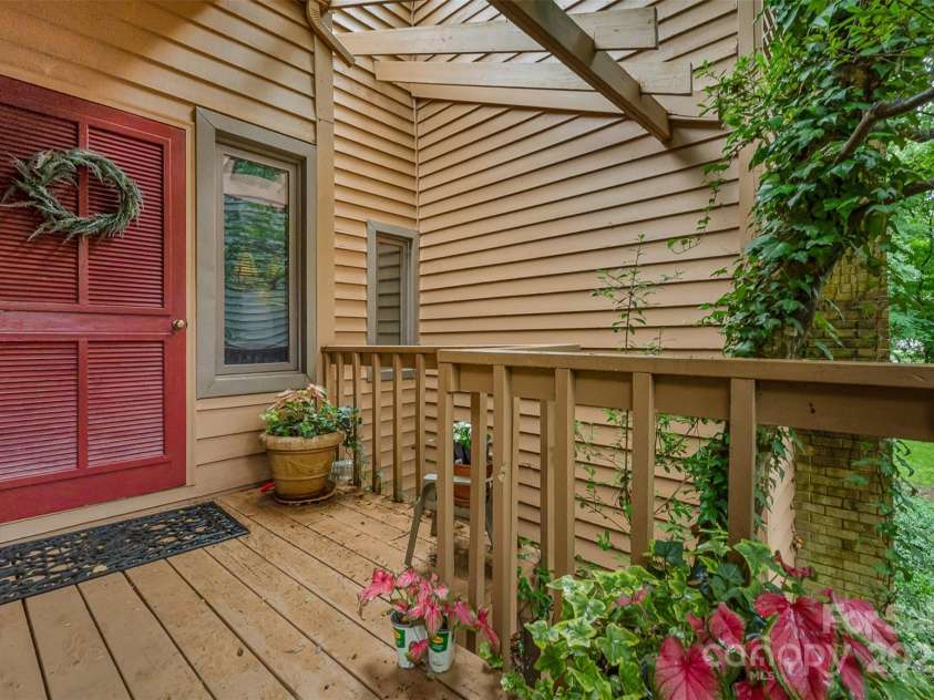 8968 St Croix Lane, Charlotte, NC 28277.  MLS# CAR4264693, YatesRealty ID 26102. 