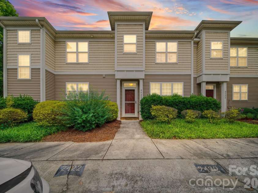 2422 Loch Stone Drive, Gastonia, NC 28054.  MLS# CAR4387463, YatesRealty ID 26104. 