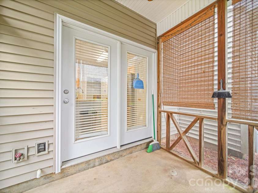 2422 Loch Stone Drive, Gastonia, NC 28054.  MLS# CAR4387463, YatesRealty ID 26104. 