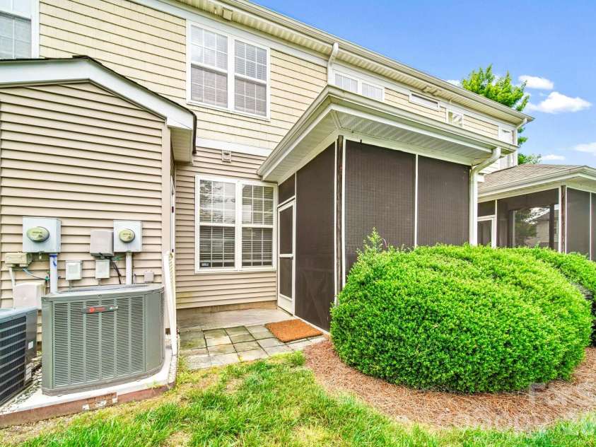 2422 Loch Stone Drive, Gastonia, NC 28054.  MLS# CAR4387463, YatesRealty ID 26104. 