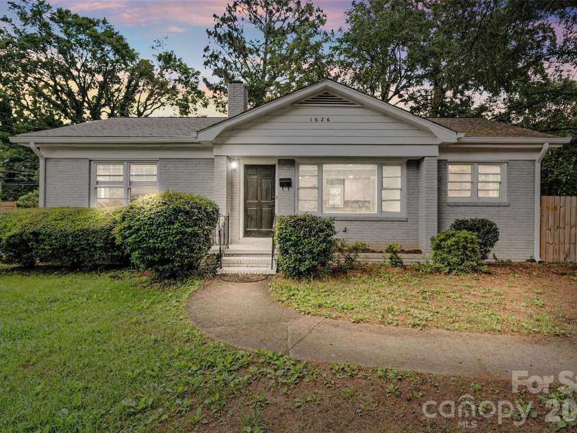 1626 Taylor Avenue, Charlotte, NC 28216.  MLS# CAR4387414, YatesRealty ID 26105. 