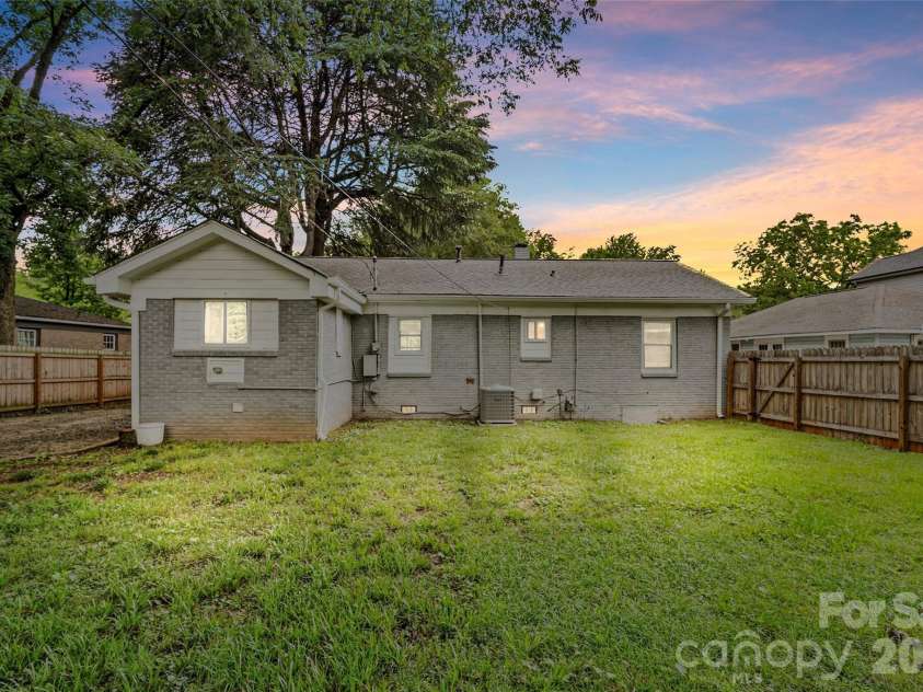 1626 Taylor Avenue, Charlotte, NC 28216.  MLS# CAR4387414, YatesRealty ID 26105. 