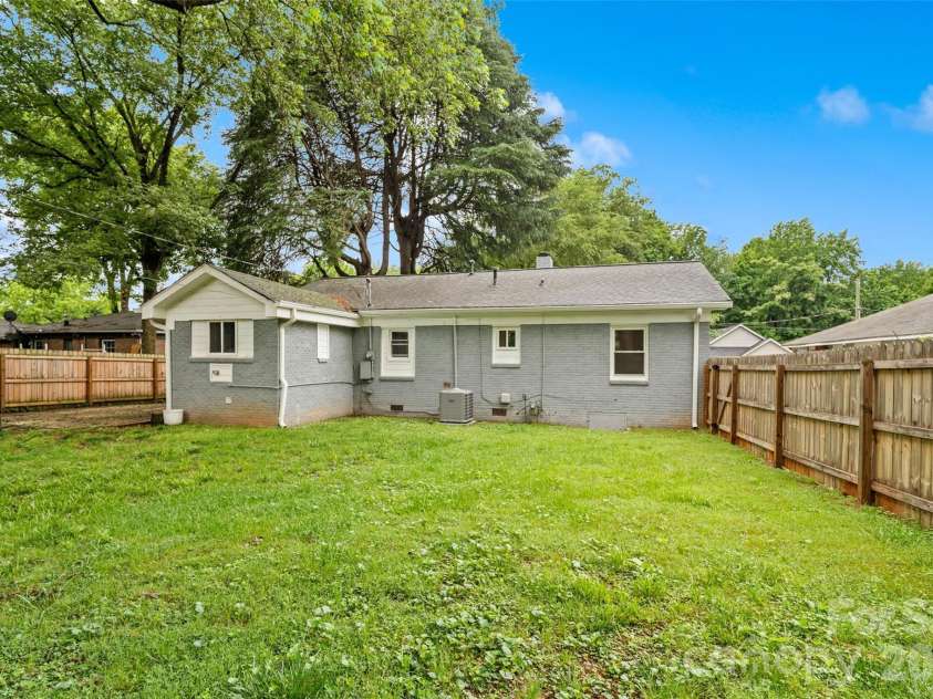 1626 Taylor Avenue, Charlotte, NC 28216.  MLS# CAR4387414, YatesRealty ID 26105. 