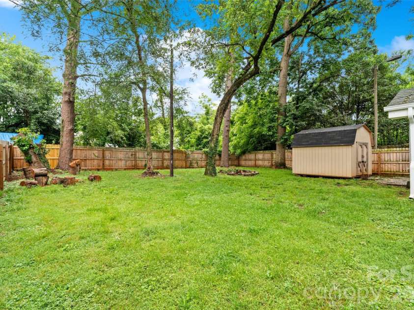1626 Taylor Avenue, Charlotte, NC 28216.  MLS# CAR4387414, YatesRealty ID 26105. 