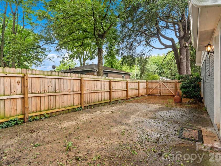 1626 Taylor Avenue, Charlotte, NC 28216.  MLS# CAR4387414, YatesRealty ID 26105. 