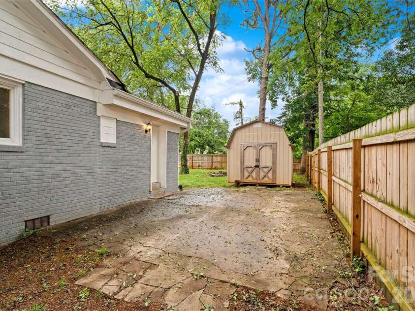 1626 Taylor Avenue, Charlotte, NC 28216.  MLS# CAR4387414, YatesRealty ID 26105. 