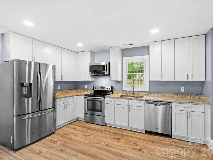 1626 Taylor Avenue, Charlotte, NC 28216.  MLS# CAR4387414, YatesRealty ID 26105. Kitchen