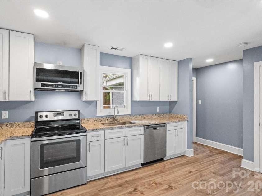 1626 Taylor Avenue, Charlotte, NC 28216.  MLS# CAR4387414, YatesRealty ID 26105. Kitchen