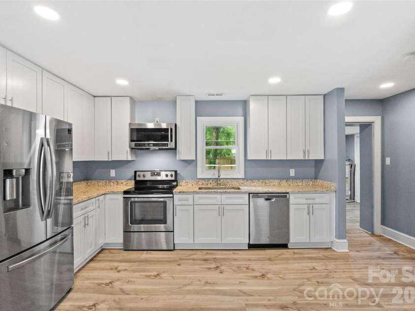 1626 Taylor Avenue, Charlotte, NC 28216.  MLS# CAR4387414, YatesRealty ID 26105. Kitchen