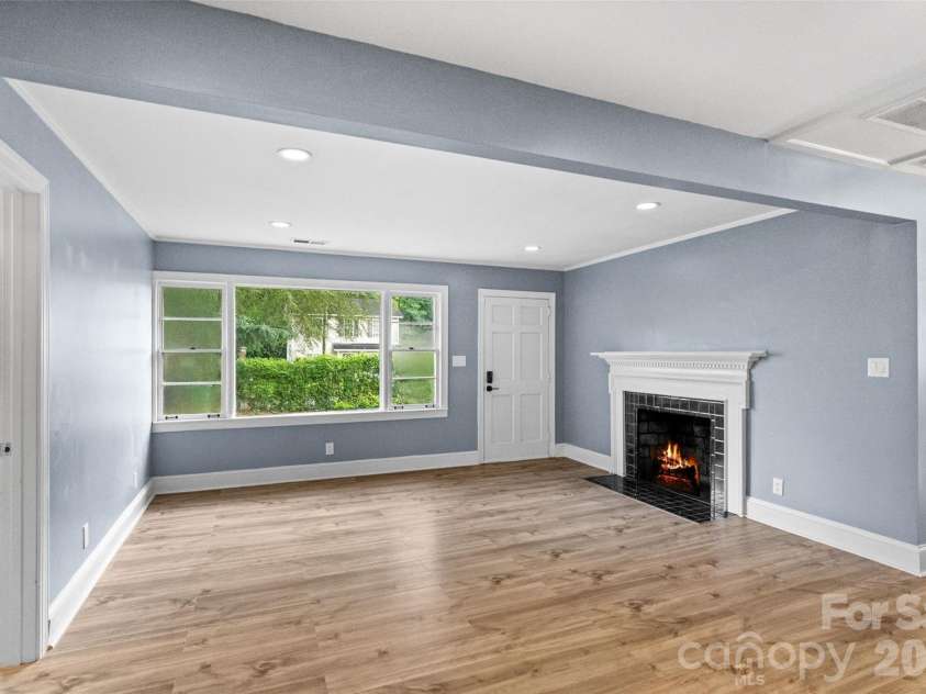 1626 Taylor Avenue, Charlotte, NC 28216.  MLS# CAR4387414, YatesRealty ID 26105. Living Room