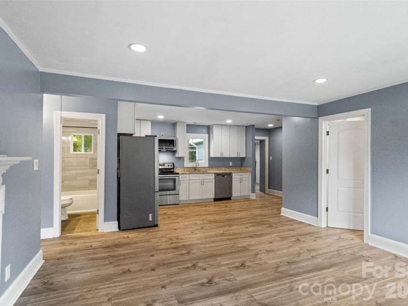 1626 Taylor Avenue, Charlotte, NC 28216.  MLS# CAR4387414, YatesRealty ID 26105. Living/Kitchen Open Floor Plan
