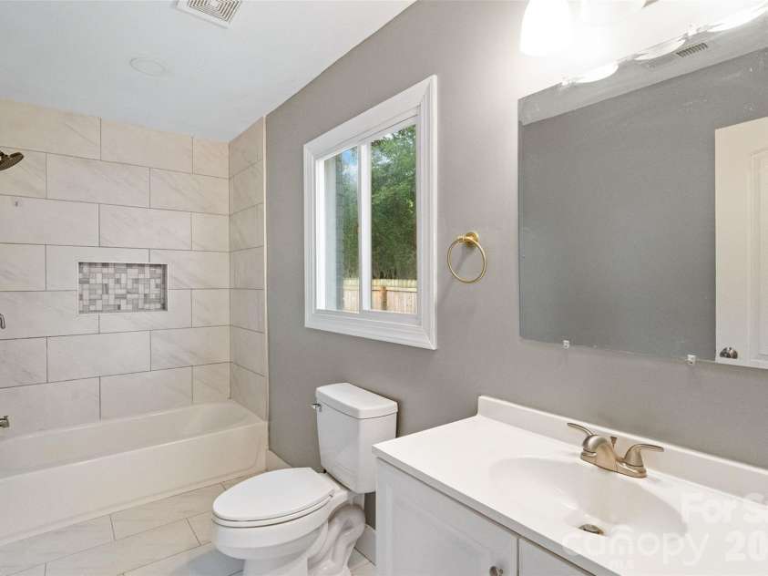 1626 Taylor Avenue, Charlotte, NC 28216.  MLS# CAR4387414, YatesRealty ID 26105. Primary Bathroom