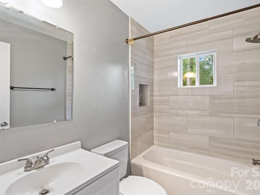 1626 Taylor Avenue, Charlotte, NC 28216.  MLS# CAR4387414, YatesRealty ID 26105. Secondary Full Bath
