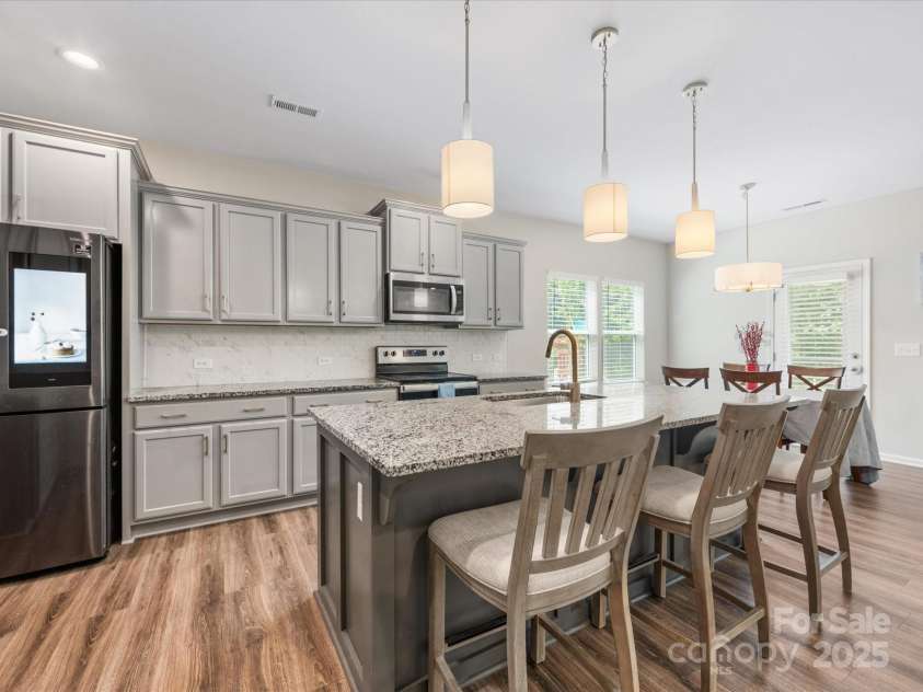 4014 Stockbrook Drive, Charlotte, NC 28215.  MLS# CAR4272265, YatesRealty ID 26105. 