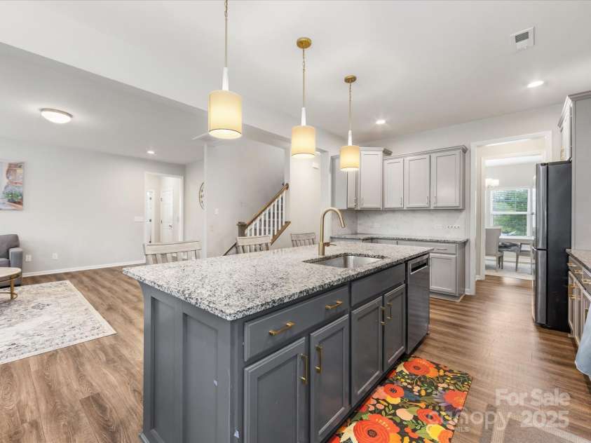 4014 Stockbrook Drive, Charlotte, NC 28215.  MLS# CAR4272265, YatesRealty ID 26105. 