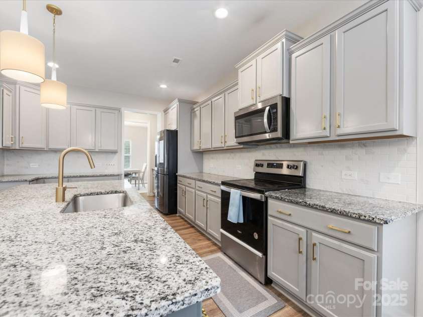 4014 Stockbrook Drive, Charlotte, NC 28215.  MLS# CAR4272265, YatesRealty ID 26105. 