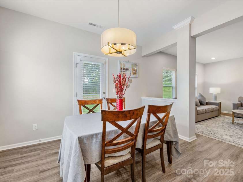 4014 Stockbrook Drive, Charlotte, NC 28215.  MLS# CAR4272265, YatesRealty ID 26105. 