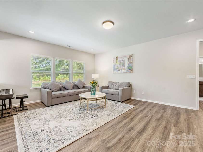 4014 Stockbrook Drive, Charlotte, NC 28215.  MLS# CAR4272265, YatesRealty ID 26105. 