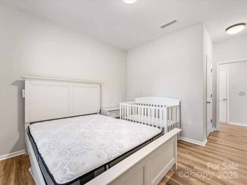 4014 Stockbrook Drive, Charlotte, NC 28215.  MLS# CAR4272265, YatesRealty ID 26105. 