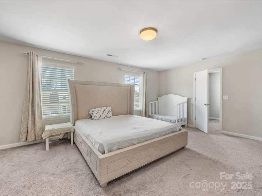 4014 Stockbrook Drive, Charlotte, NC 28215.  MLS# CAR4272265, YatesRealty ID 26105. 