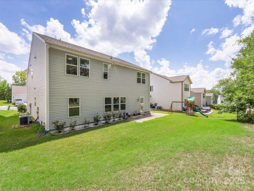 4014 Stockbrook Drive, Charlotte, NC 28215.  MLS# CAR4272265, YatesRealty ID 26105. 