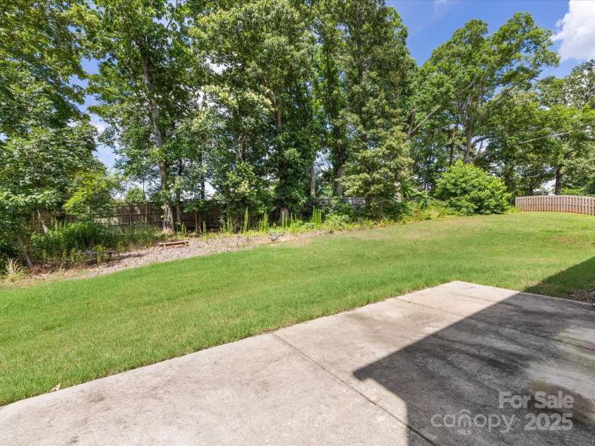 4014 Stockbrook Drive, Charlotte, NC 28215.  MLS# CAR4272265, YatesRealty ID 26105. Back Patio