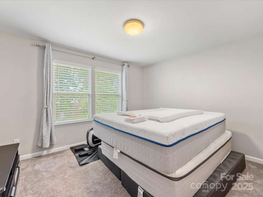4014 Stockbrook Drive, Charlotte, NC 28215.  MLS# CAR4272265, YatesRealty ID 26105. Bedroom 5