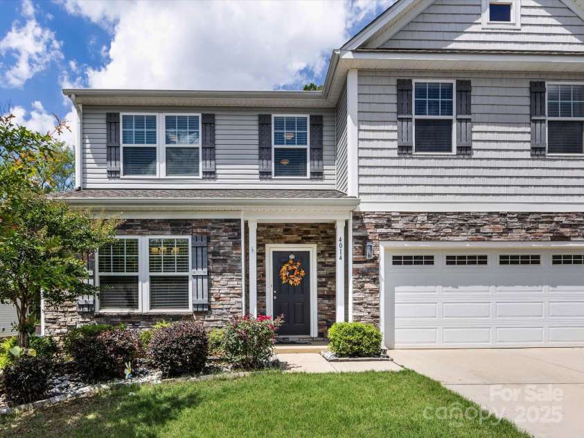 4014 Stockbrook Drive, Charlotte, NC 28215.  MLS# CAR4272265, YatesRealty ID 26105. Front Entrance