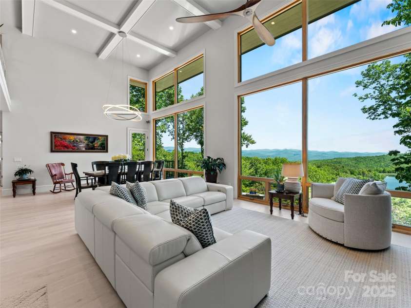 147 Nassau Ridge, Brevard, NC 28712.  MLS# CAR4275711, YatesRealty ID 26106. 