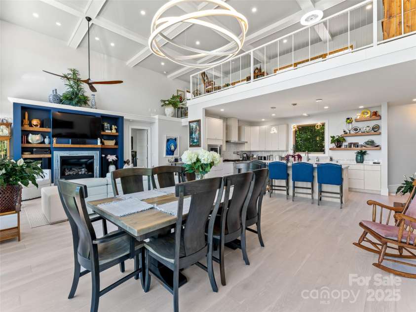 147 Nassau Ridge, Brevard, NC 28712.  MLS# CAR4275711, YatesRealty ID 26106. 