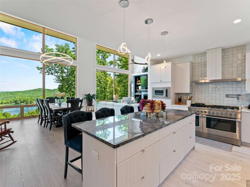 147 Nassau Ridge, Brevard, NC 28712.  MLS# CAR4275711, YatesRealty ID 26106. 