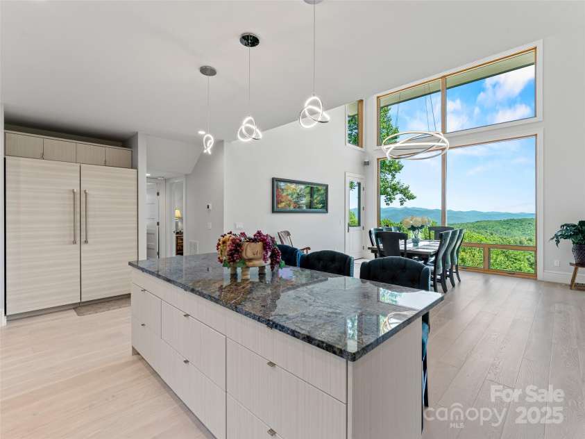 147 Nassau Ridge, Brevard, NC 28712.  MLS# CAR4275711, YatesRealty ID 26106. 