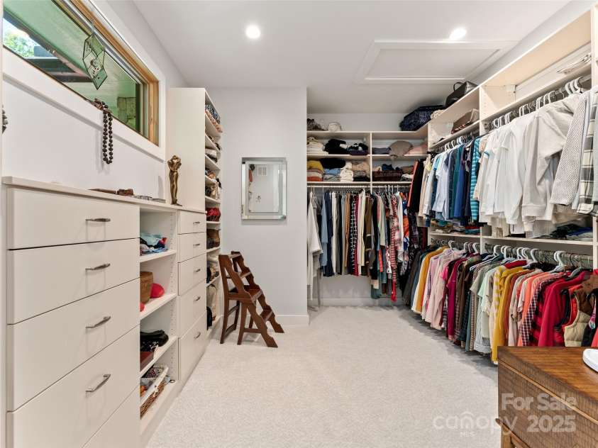 147 Nassau Ridge, Brevard, NC 28712.  MLS# CAR4275711, YatesRealty ID 26106. 