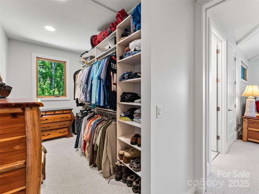 147 Nassau Ridge, Brevard, NC 28712.  MLS# CAR4275711, YatesRealty ID 26106. 