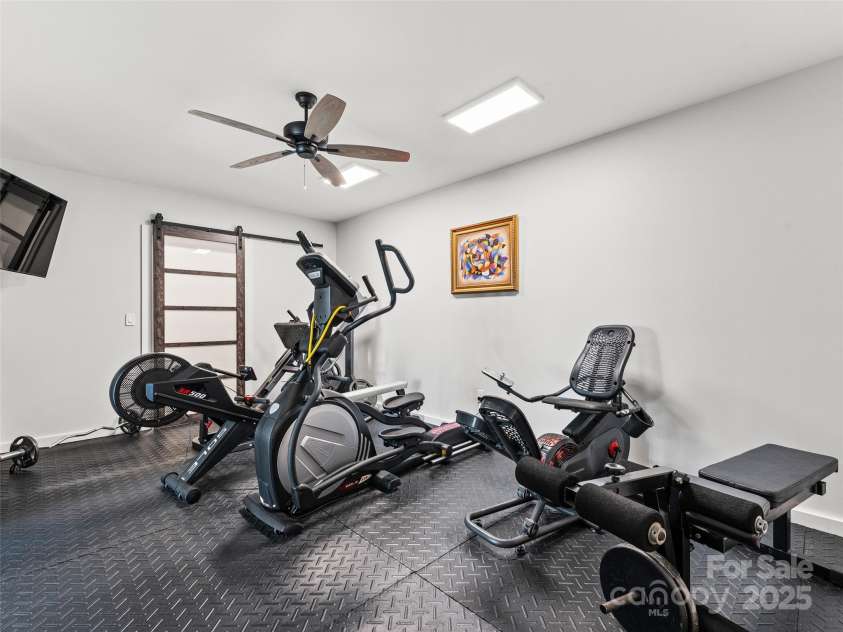 147 Nassau Ridge, Brevard, NC 28712.  MLS# CAR4275711, YatesRealty ID 26106. 