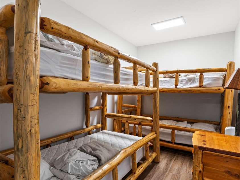 147 Nassau Ridge, Brevard, NC 28712.  MLS# CAR4275711, YatesRealty ID 26106. 