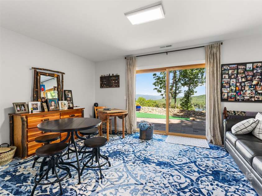 147 Nassau Ridge, Brevard, NC 28712.  MLS# CAR4275711, YatesRealty ID 26106. 