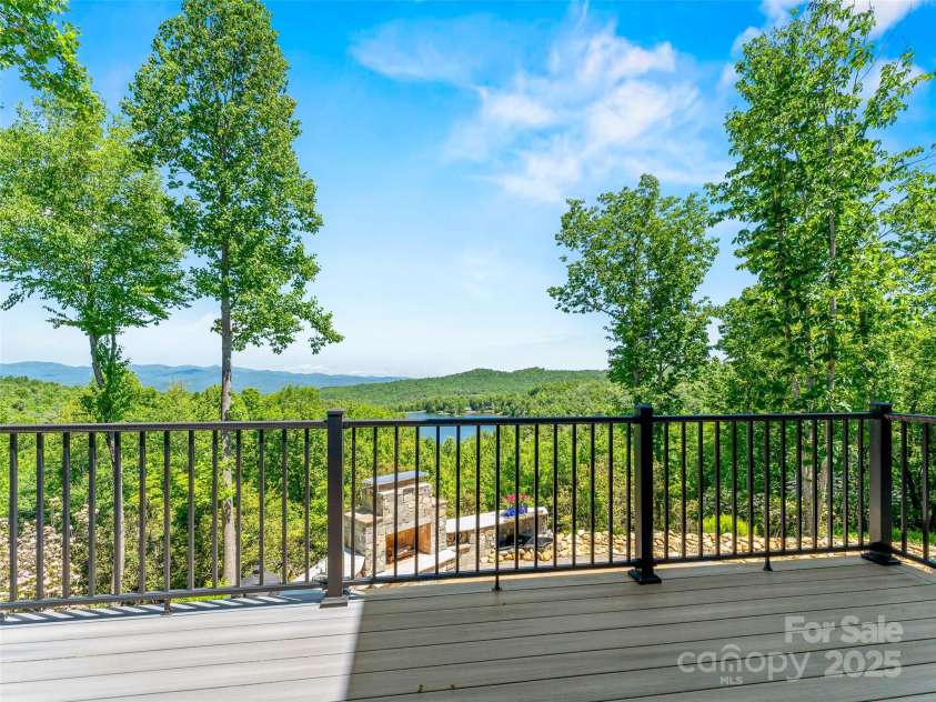 147 Nassau Ridge, Brevard, NC 28712.  MLS# CAR4275711, YatesRealty ID 26106. 