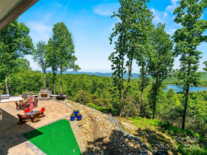 147 Nassau Ridge, Brevard, NC 28712.  MLS# CAR4275711, YatesRealty ID 26106. 